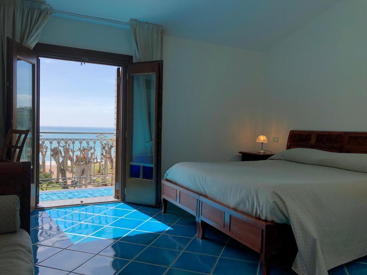 Hotel Pisacane Sapri Extérieur photo